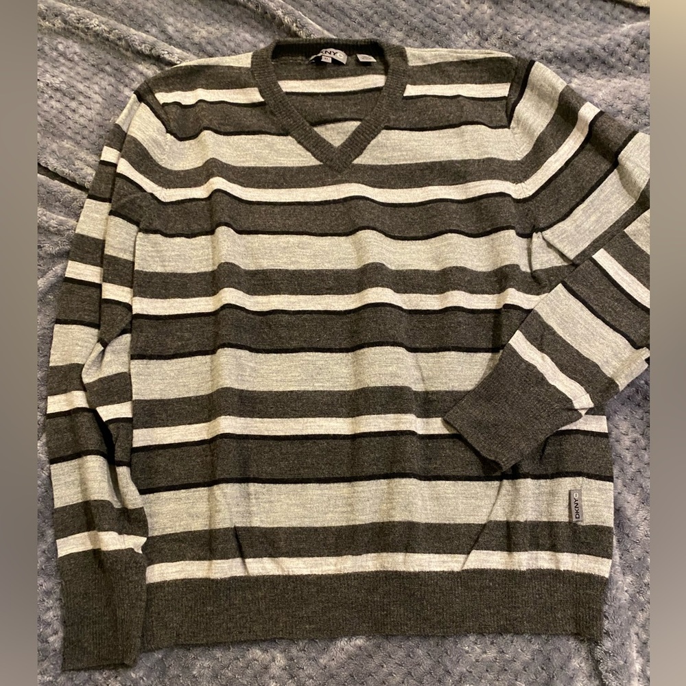 PC Men’s DKNY black and grey V neck striped Sweater SzXL